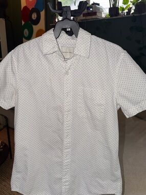 American Eagle Outfitters White Short-Sleeve Button-Up with Navy Microdot